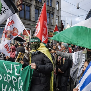 Minister Van Weel seeks talks with Halsema on tougher approach to demonstrations: 'This was intimidating for many Jewish Amsterdammers'