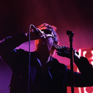 The Strokes are on a roll at the Ziggo Dome, but Julian Casablancas could have left the autotune at home