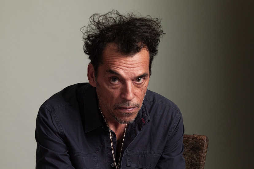 Koos Breukel fotografeert beeldend kunstenaar Narouz Moltzer | Het Parool