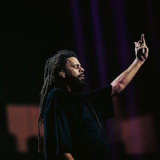 At the Ziggo Dome, J. Cole is the ideal rap son-in-law: technically perfect, engaging, and suddenly in a cowboy hat