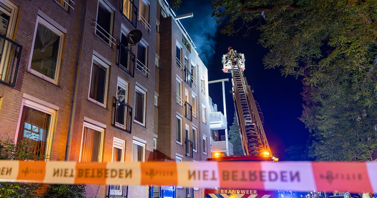 Felle woningbrand in Indische Buurt, twee mensen nagekeken door ...