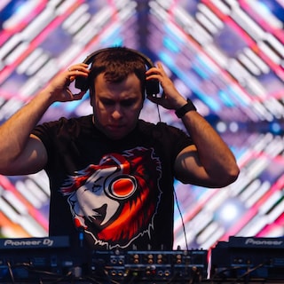 Russian DJ dropped from ADE after hate message to Ukrainian