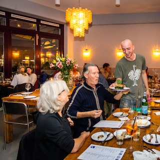 At trendy Nara Nara, the kitchen is incredibly generous with flavors, though you taste a bit too little of Egypt (7.5)
