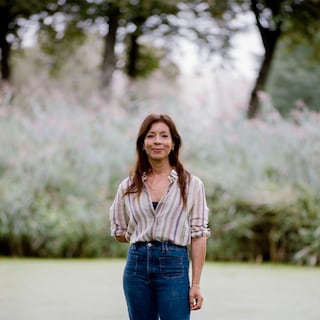 Actress and author Nadja Hüpscher (54): ‘In Amsterdam you have to be sharp and hold your own, it’s quite tough for children’