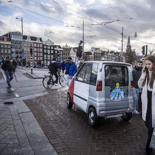 How safe readers find Amsterdam traffic: ‘It used to be quiet here, but what are all these Cantas and Biròs doing on the bike path?’
