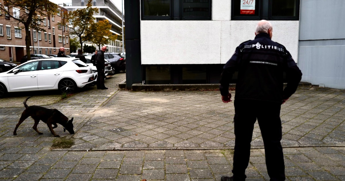 Politie doet onderzoek in antikraakpand in Buitenveldert in moordzaak-Hajar