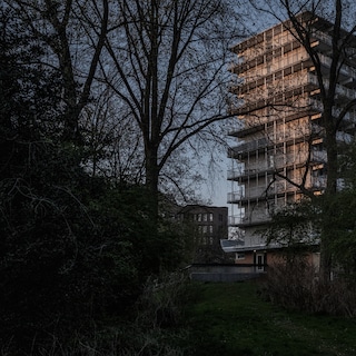 Private security for apartment buildings in Amsterdam Southeast due to crack addict nuisance: 'This is not a structural solution'