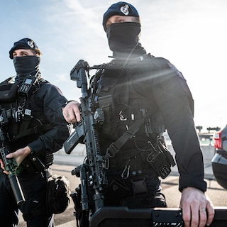This elite unit of the Marechaussee guards Schiphol day and night: ‘We take everything seriously until we are sure it’s nothing’