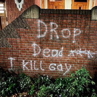 Family on Amstelkade removes pride flag after brick thrown through daughter's bedroom window: 'It could have been fatal'