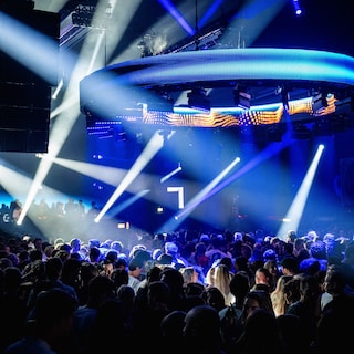 Tear gas sprayed during chain robbery at ADE party in Gashouder, 15 visitors treated by first aid