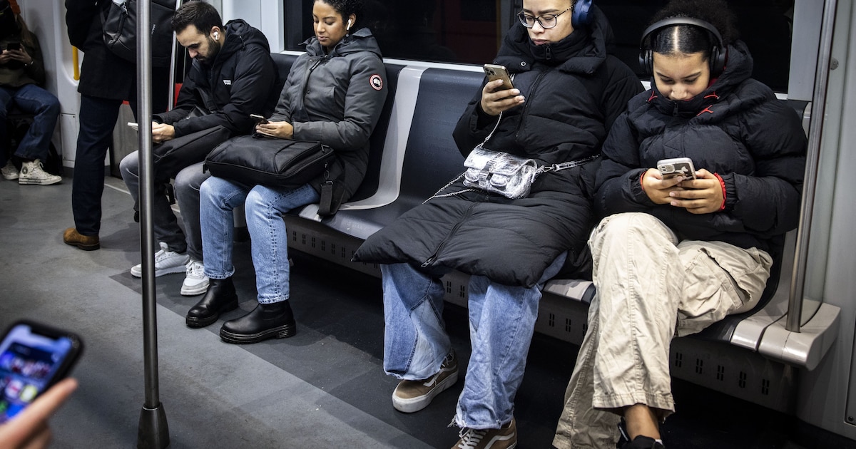 Vervoerregio introduceert meldnummer voor inzicht in overlast in Amsterdamse ov