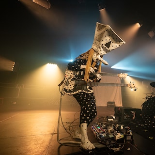 Global sensation Angine de Poitrine performs microtonal party music at sold-out Paradiso