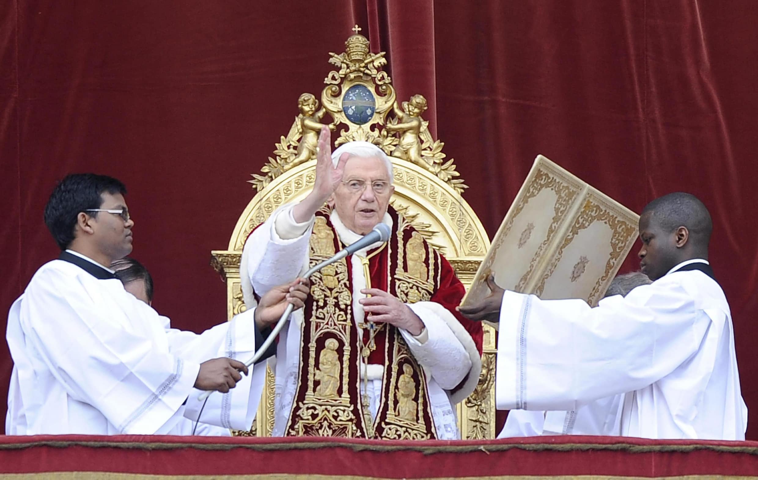 benedictus-xvi-de-eerste-paus-in-700-jaar-die-vrijwillig-aftrad