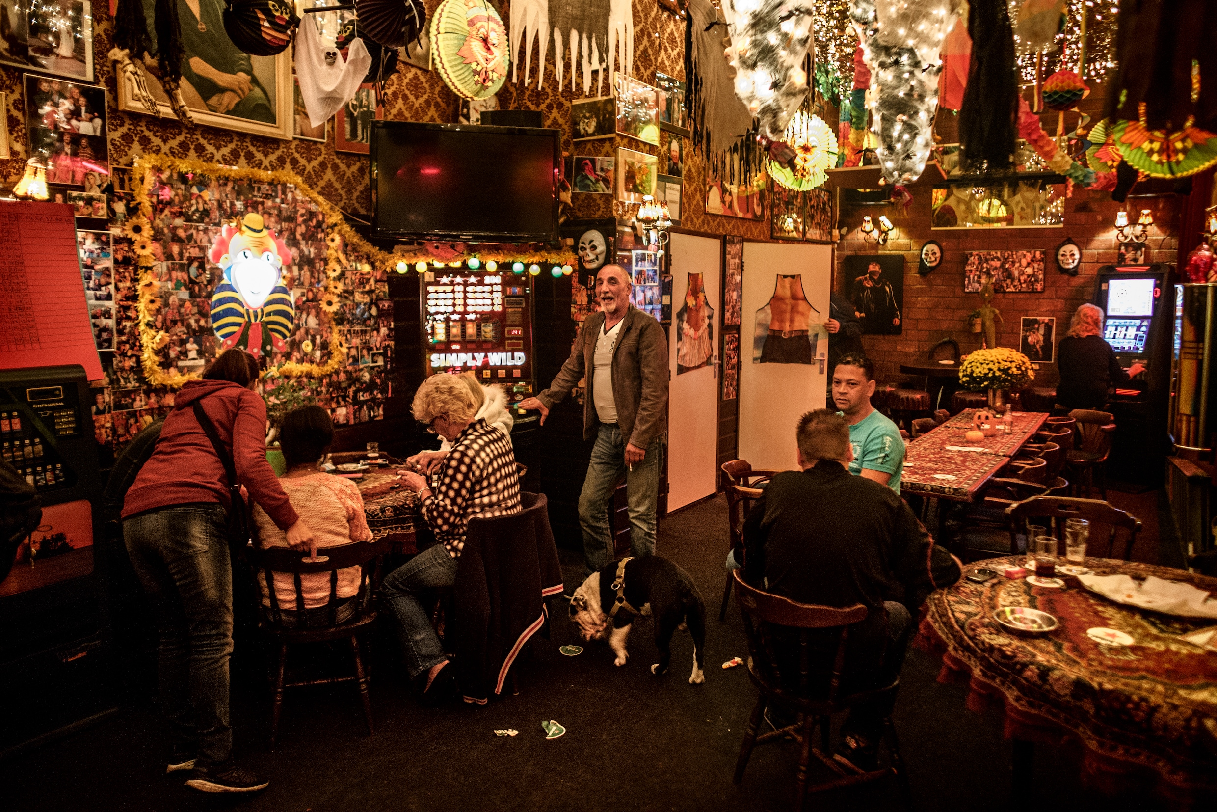 Welke bruine kroeg is een monument in Amsterdam? ‘Amsterdam is in de