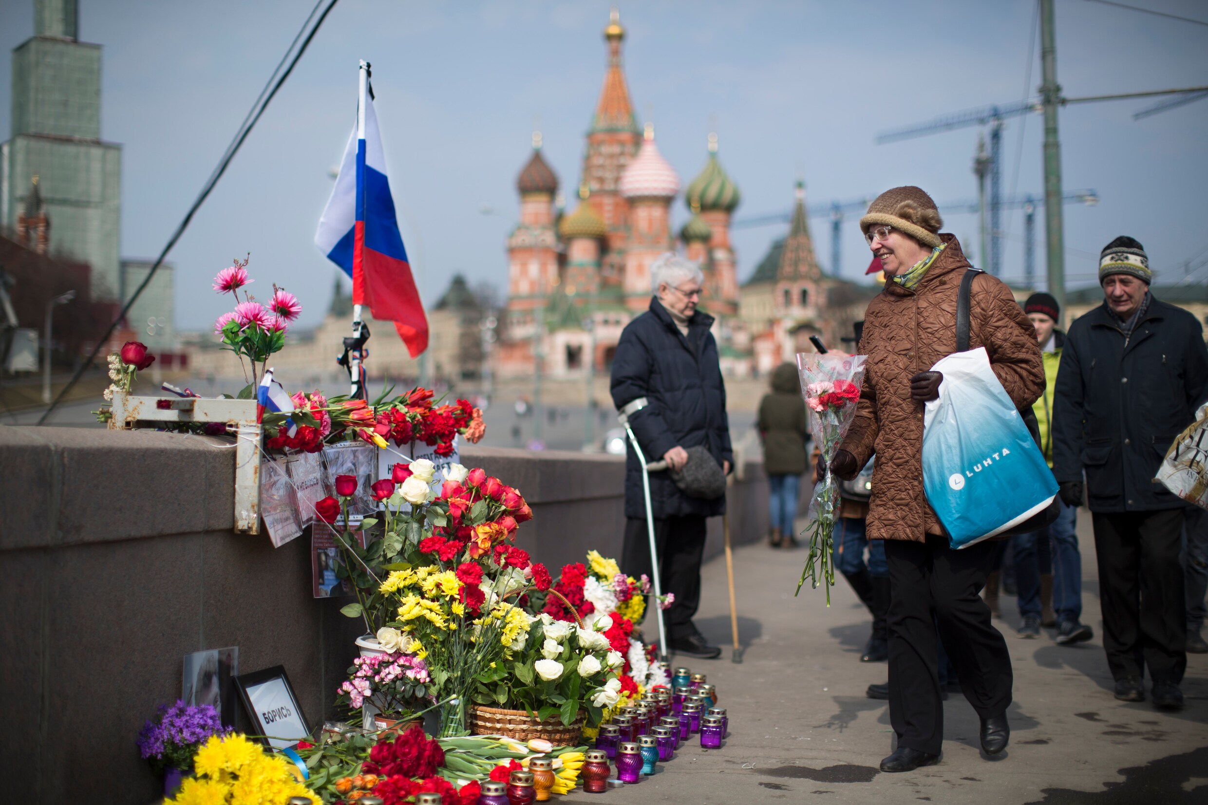 Herdenkingsplek vermoorde Nemtsov leeggeroofd