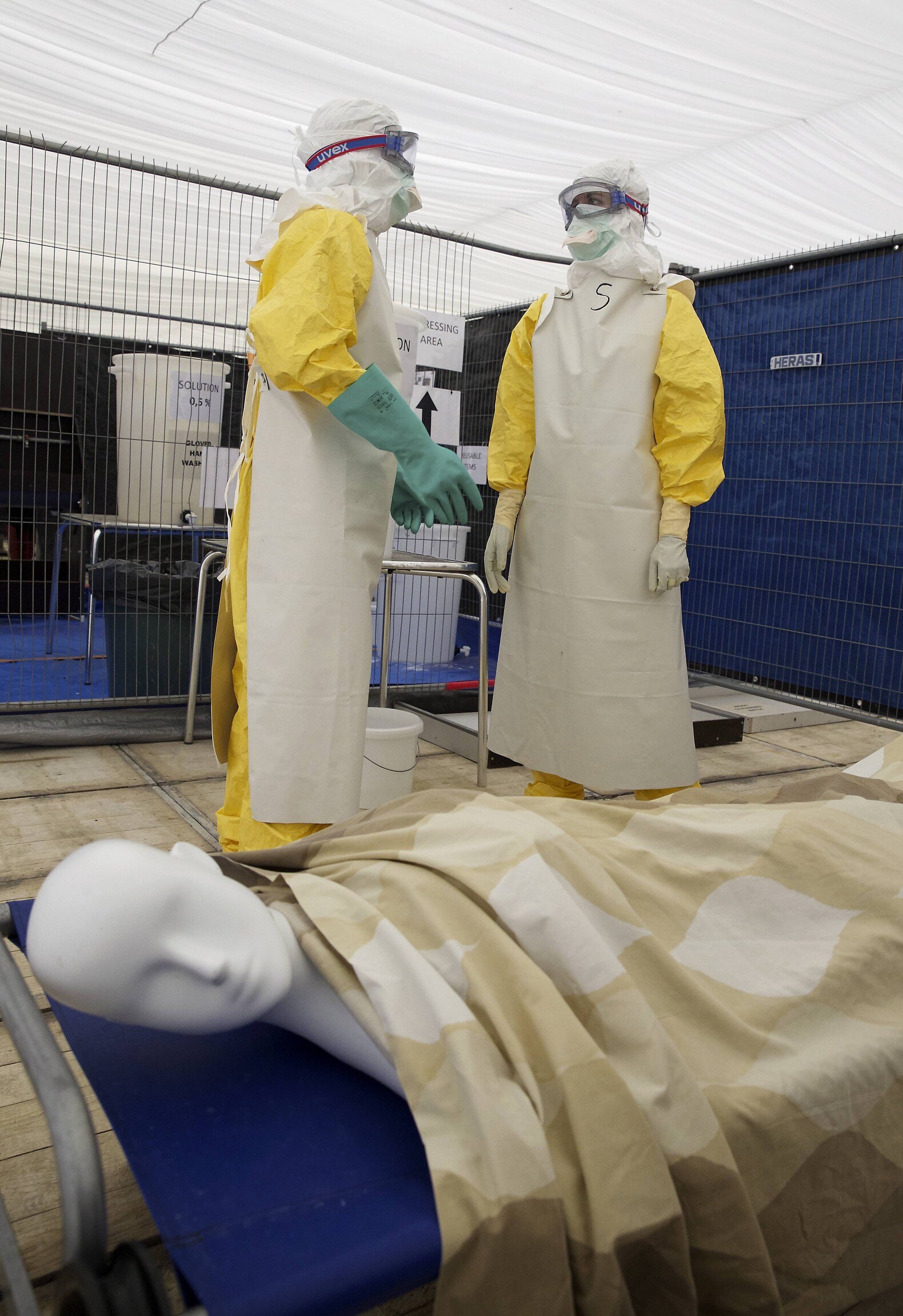 Uitzetting asielzoeker gaat door ondanks ebolavirus