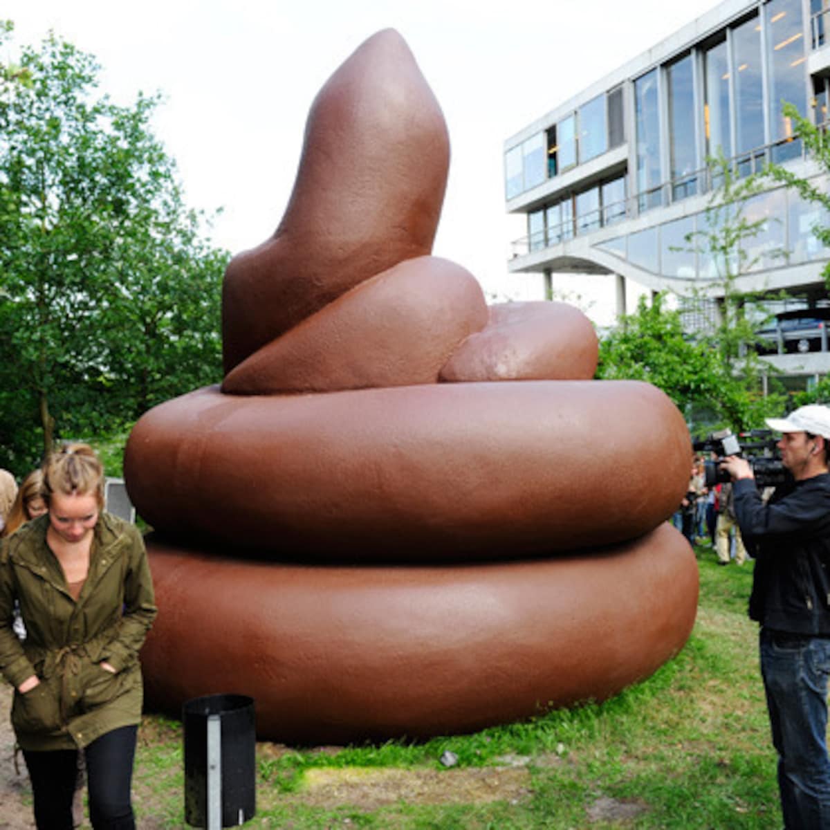 stationnement-genant-in-de-tuin-van-de-vpro-anp