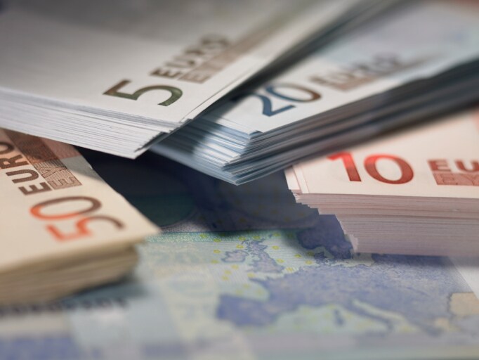 Bende probeert cheque van 300 miljoen te innen | Het Parool