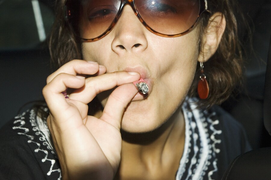 Vrouw krijgt eerder rokerslongen dan man
