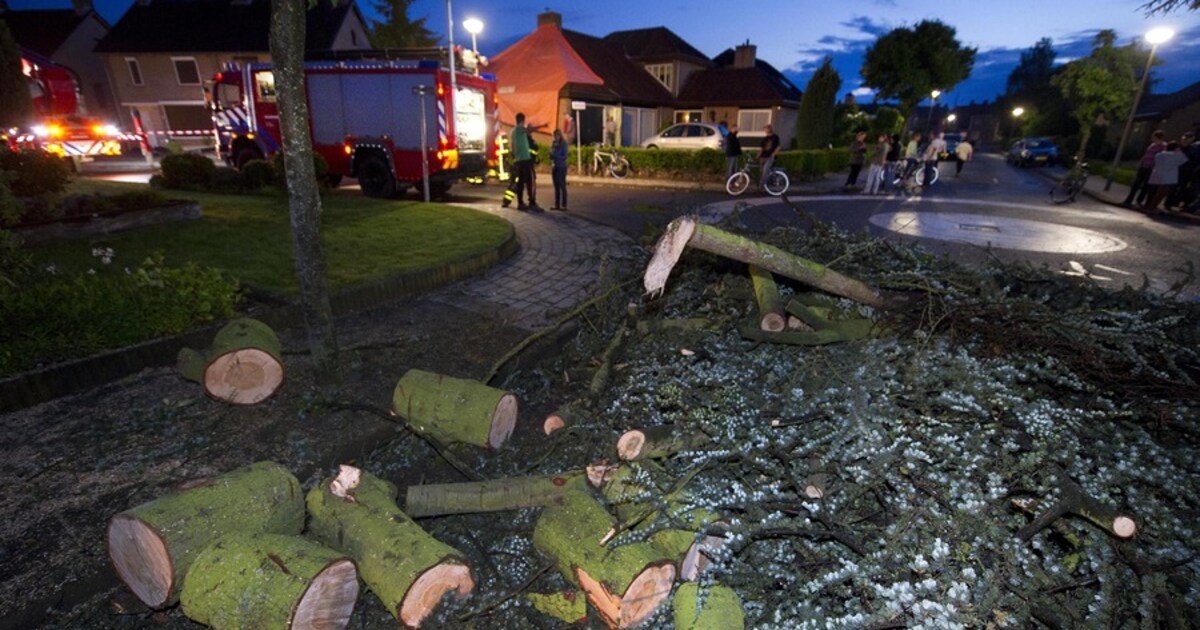 Montfort getroffen door windhoos, daken afgewaaid