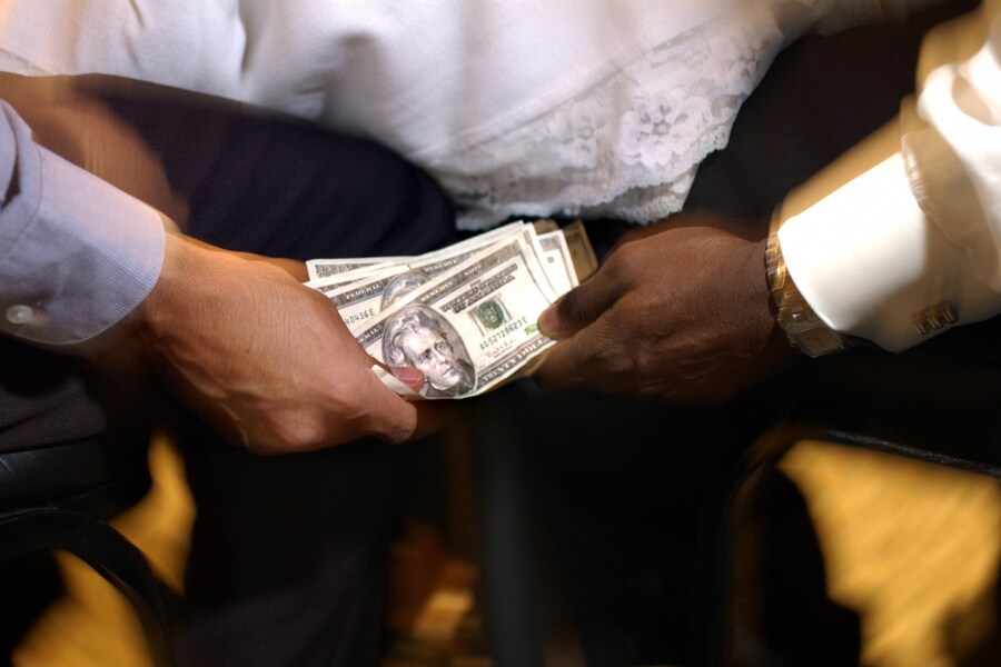 Griekenland op corruptielijst achter Zambia en Swaziland | Het Parool
