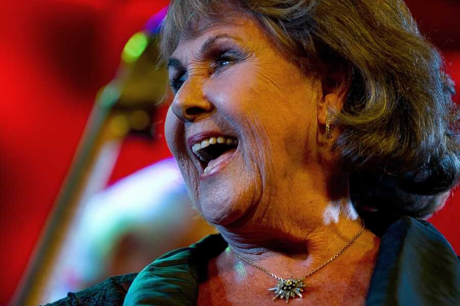 Fans nemen afscheid van Rita Reys | Het Parool