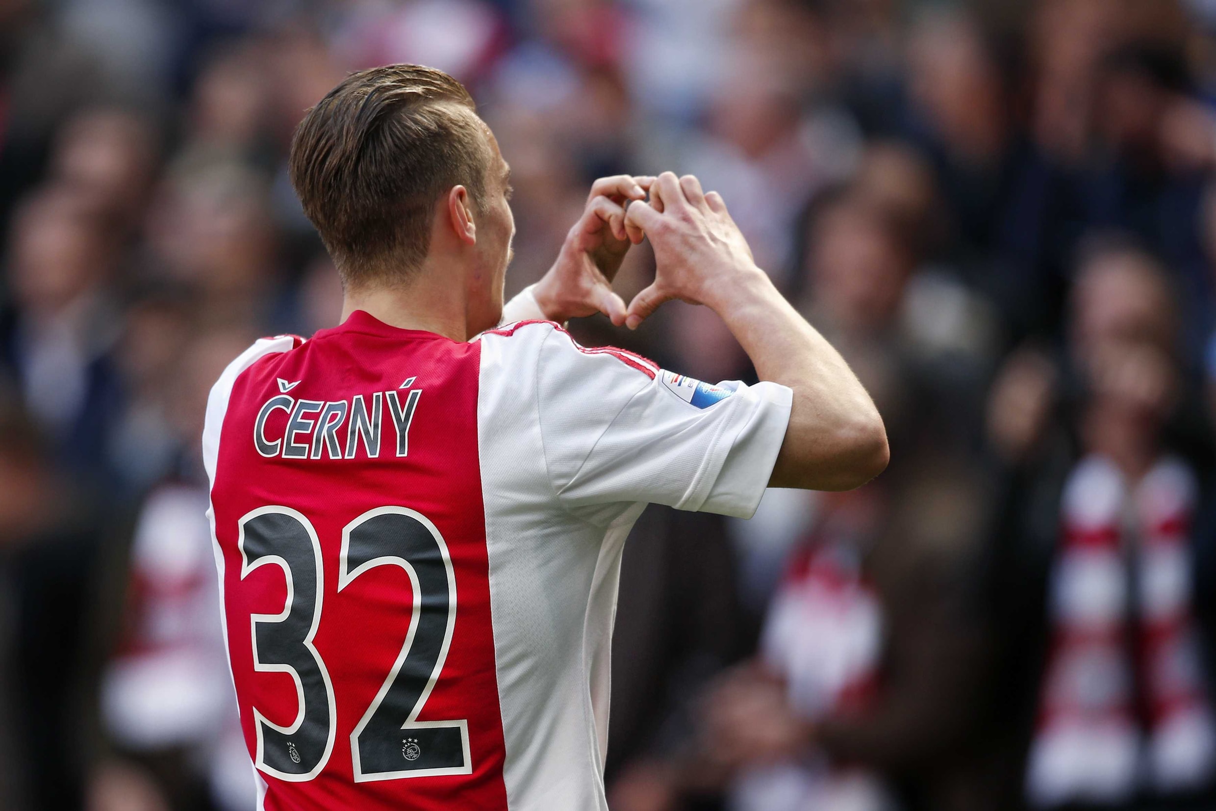 Ajax op weg naar de titel na ruime winst op Twente