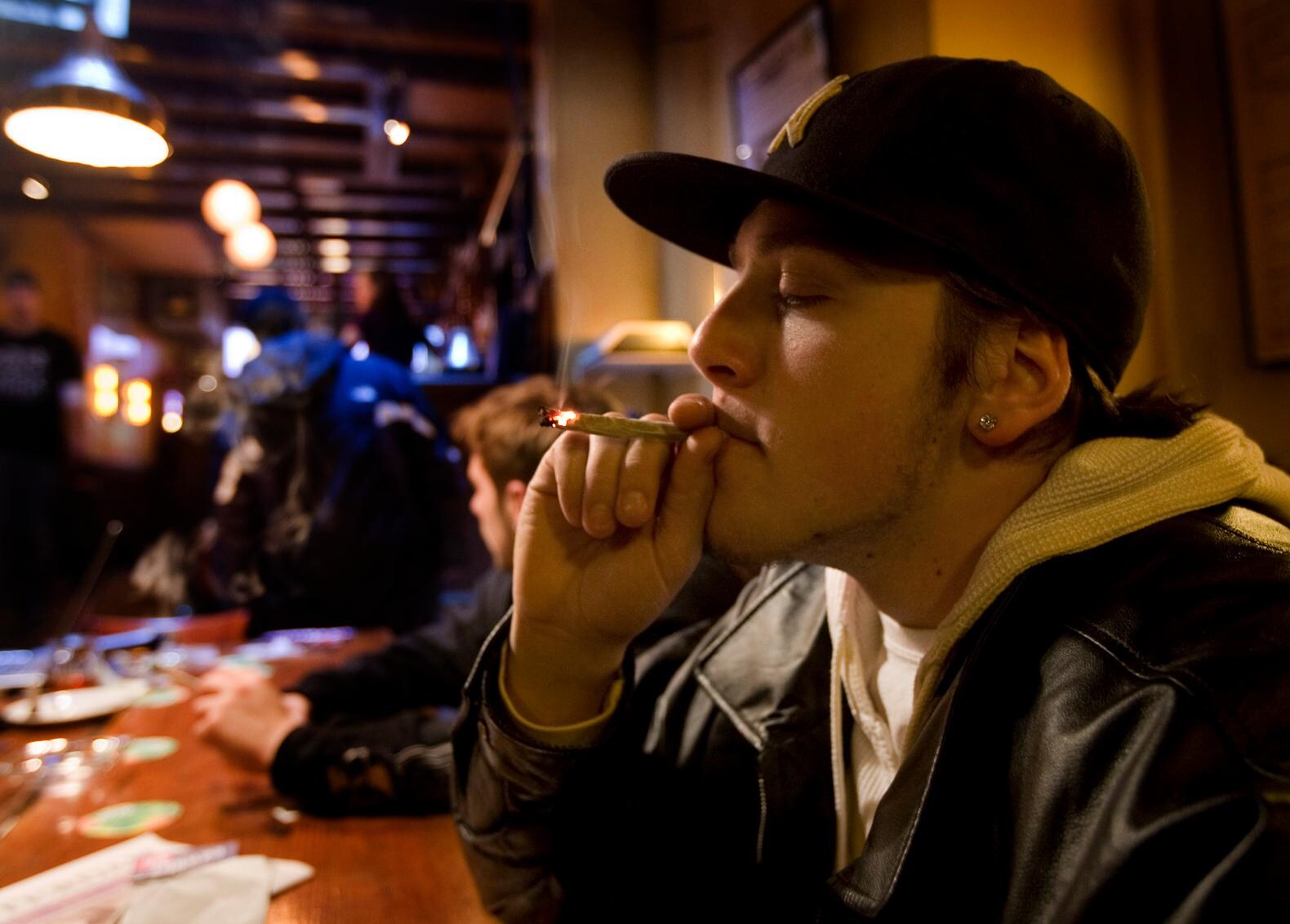 Gesloten coffeeshops mogen weer open